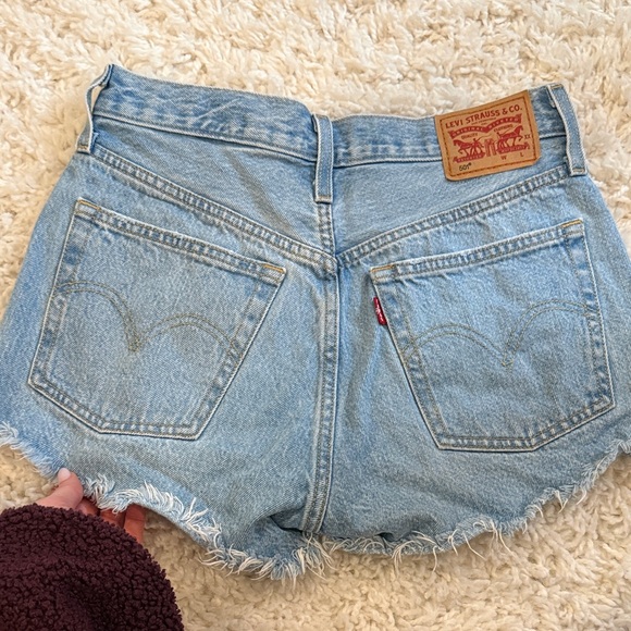 Levi’s Women’s Shorts 26 - Picture 3 of 5